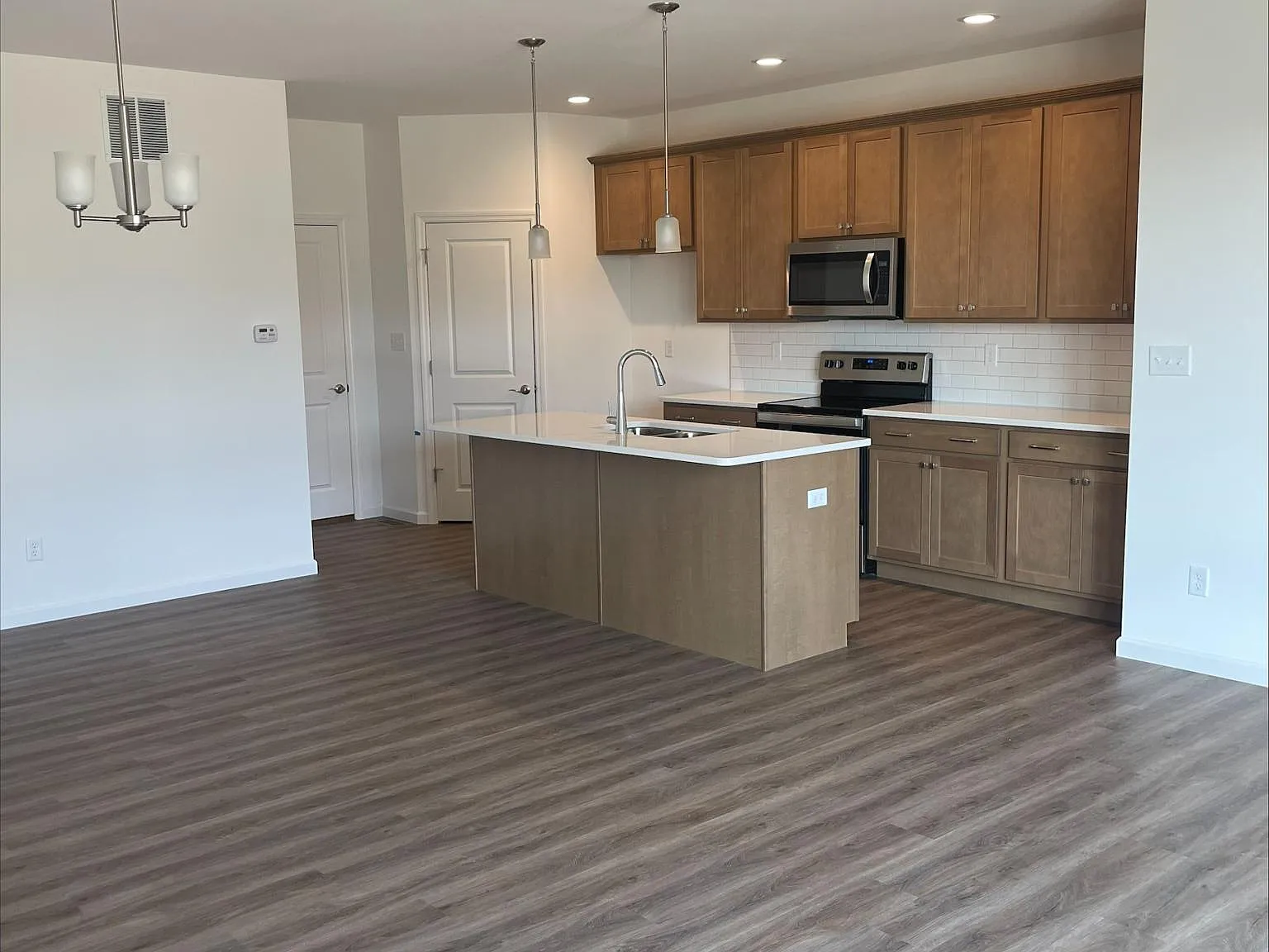 2841 Hackmann Rd — Photo 2