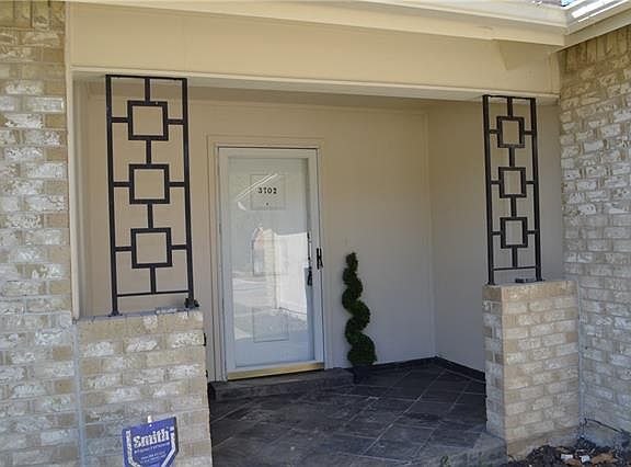 2nd image of 3702 Hollyridge Ct