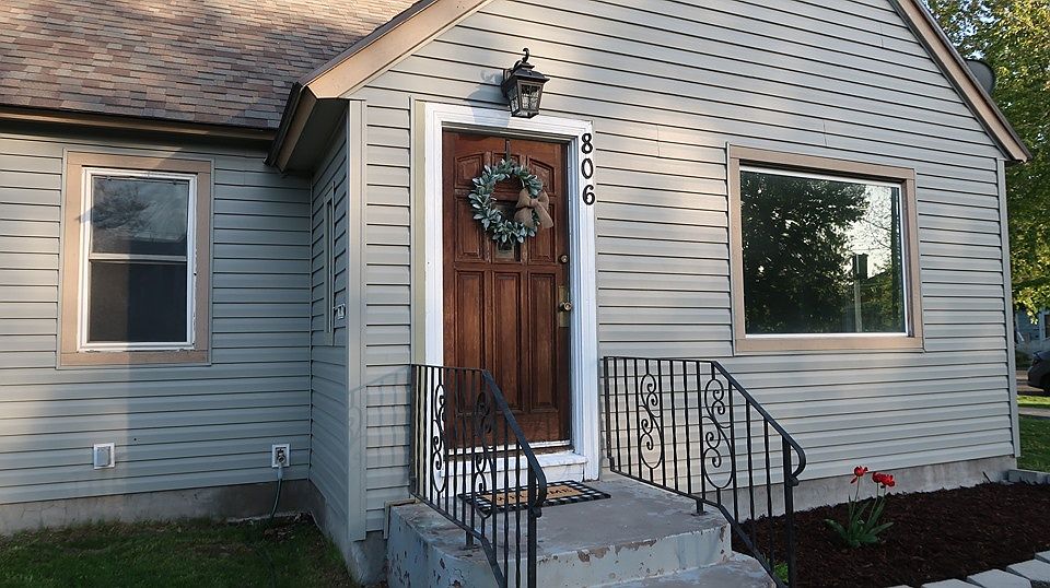 1st image of 806 Idaho St E