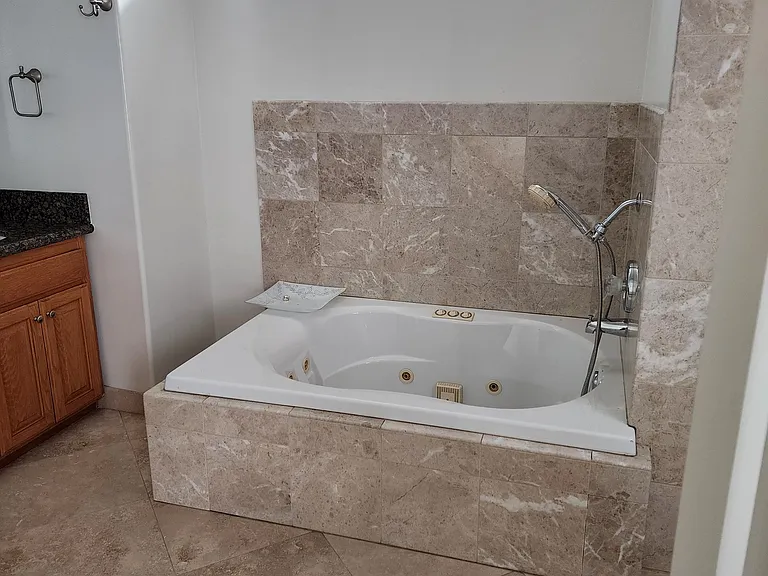 121 Kellog Ave — Photo 24