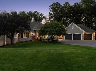 2454 Crowne Hill Rd, Minnetonka, MN 55305