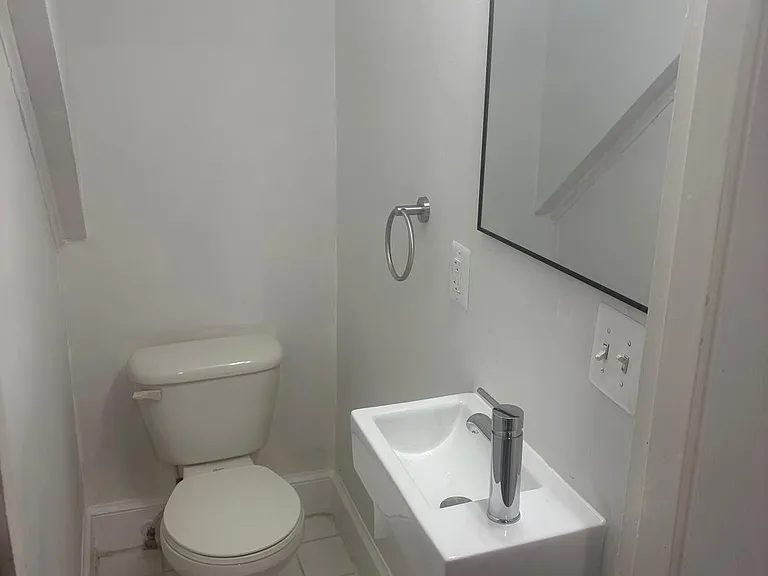 225 Missouri Ave NW — Photo 10