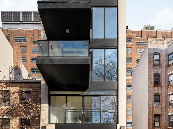 338 West 15th Street image 1 of 15