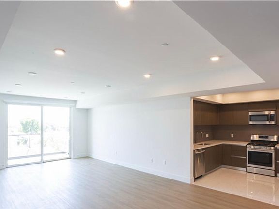 4th image of 1109 Cardiff Ave #503