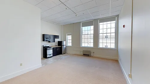 75 Bank St Photo 1