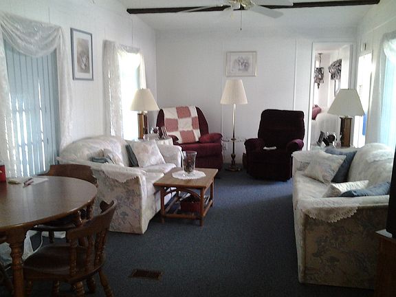 3rd image of 79 Fleetwood Ave
