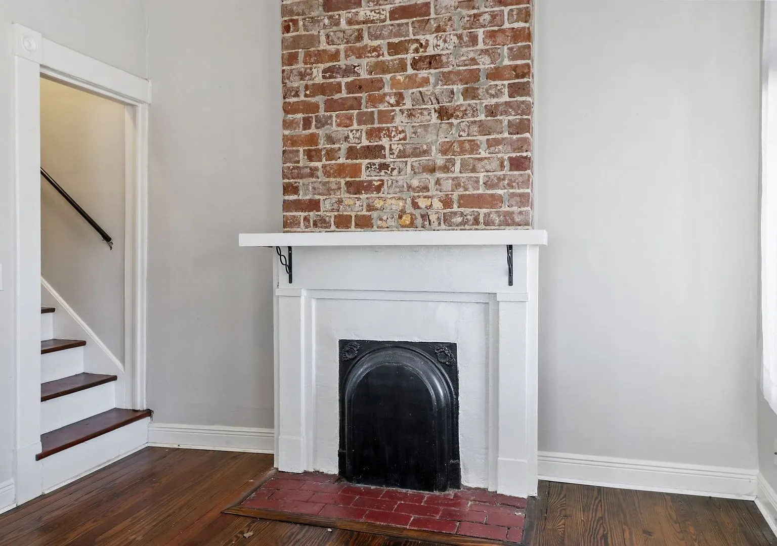Restored Victorian Duplex | 3BR/2BA in Downtown Savannah Near Forsyth Park — Photo 3