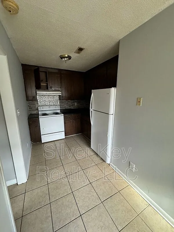 1 bed, 1.0 bath, $775 — Photo 3