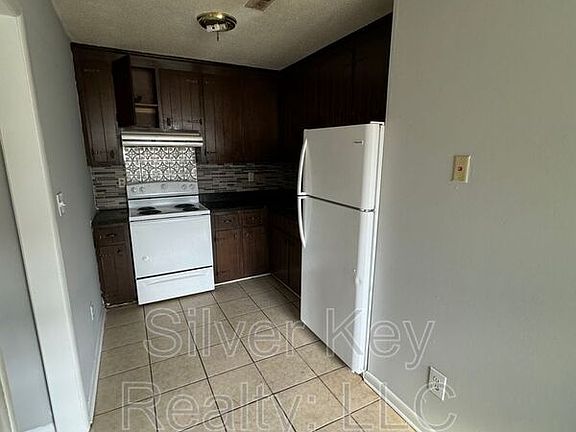 3rd image of 202 Hill St #C