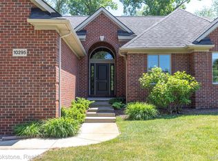 10295 Northridge Ct, White Lake, MI 48386