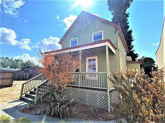 2nd image of 137 Keokuk St Unit B