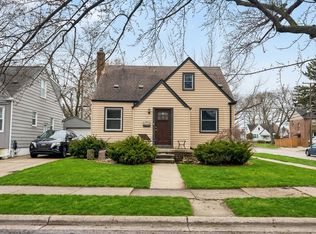 2289 Cambridge Rd, Berkley, MI 48072