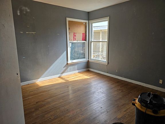 3rd image of 2839 Colorado Ave