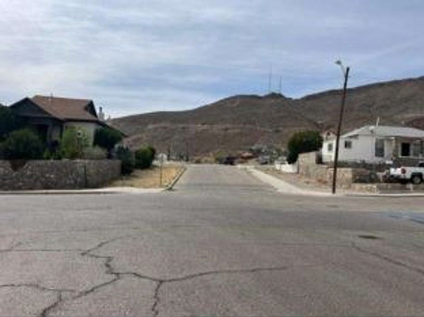 Exterior Neighborhood (street photo)