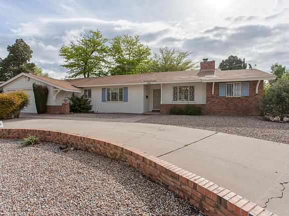 2nd image of 2812 Las Cruces St NE