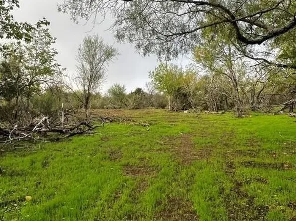 310 Black Watch Rd, Lockhart, TX 78644