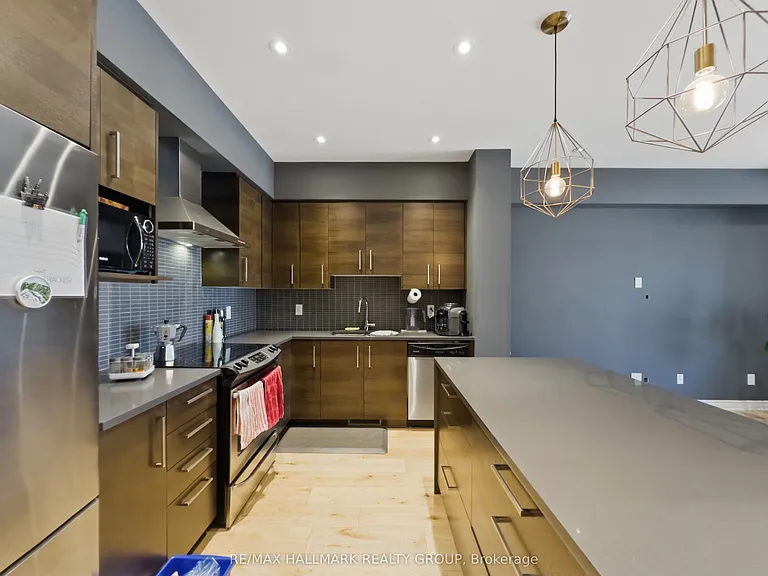595 Compass St — Photo 8