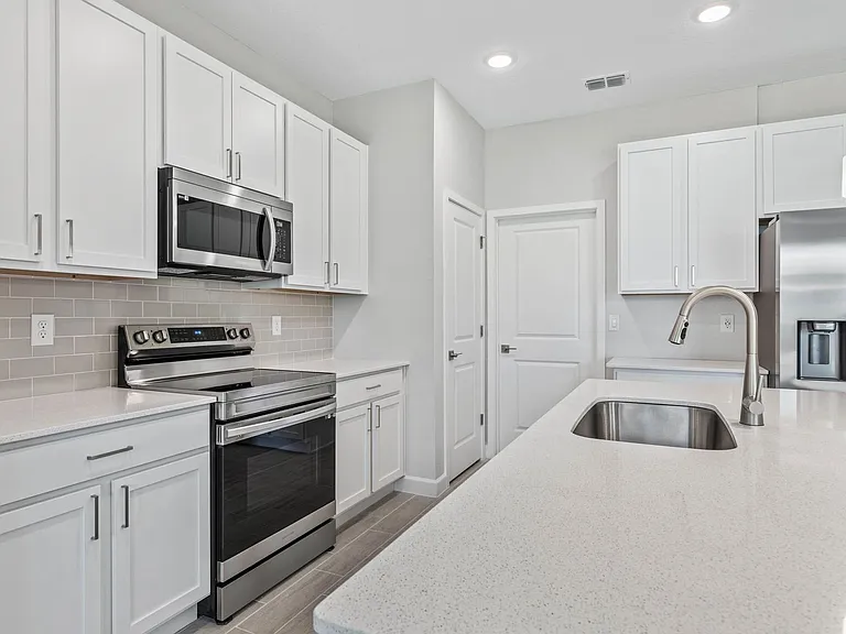 8453 Olster Dr — Photo 4