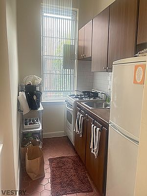 3rd image of 25 W 84th St APT 4E
