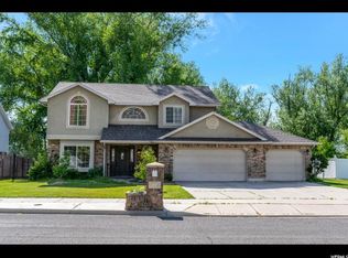 833 N Mountain View Dr, Centerville, UT 84014