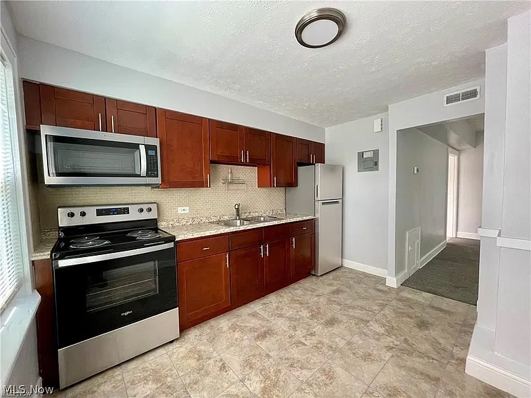 13501 Lakewood Heights Blvd #3 — Photo 7