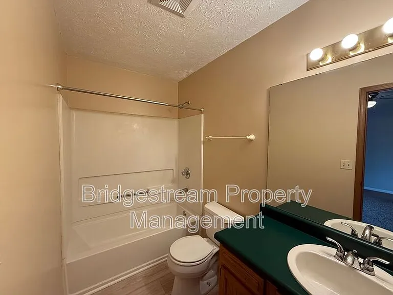 381 Sherman Dr — Photo 8