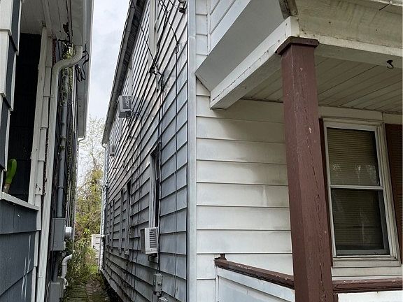3rd image of 2054 Robin St