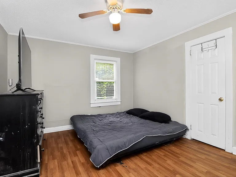 340 Clay St — Photo 9