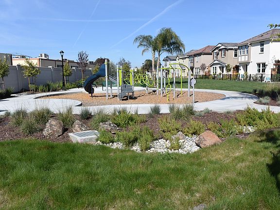 2nd image of 612 Montage Cir