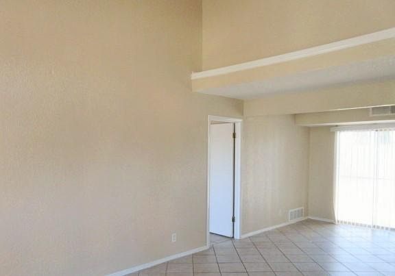 4th image of 4812 Maureen Cir