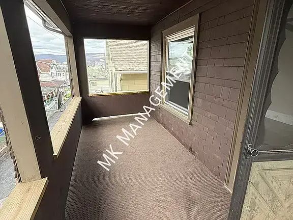4th image of 16 1/2 Sand St #2