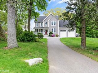 61 R School St, Westerly, RI 02891
