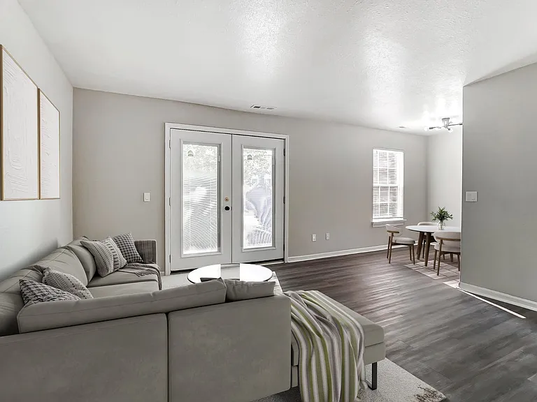 Coral Club Apartments — Photo 16
