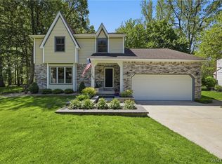 100 Bramhill Ct, East Amherst, NY 14051