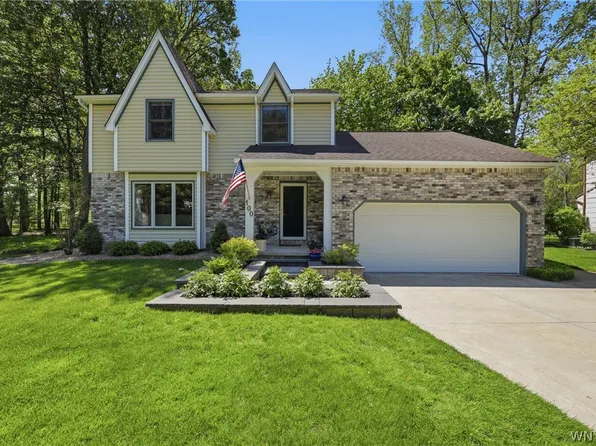100 Bramhill Ct, East Amherst, NY 14051