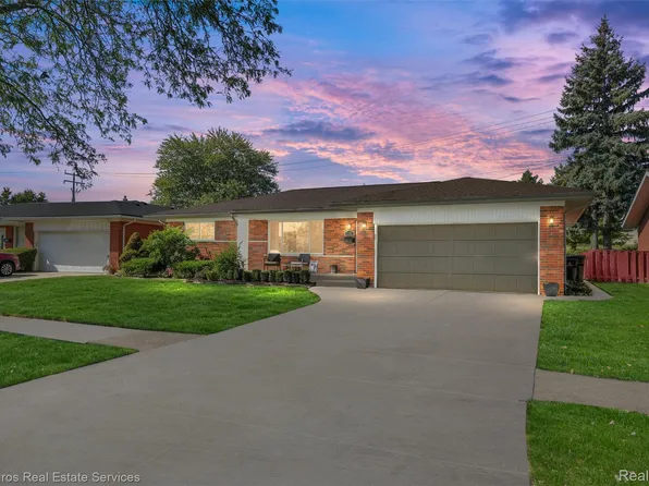 31005 Champine St, Saint Clair Shores, MI 48082