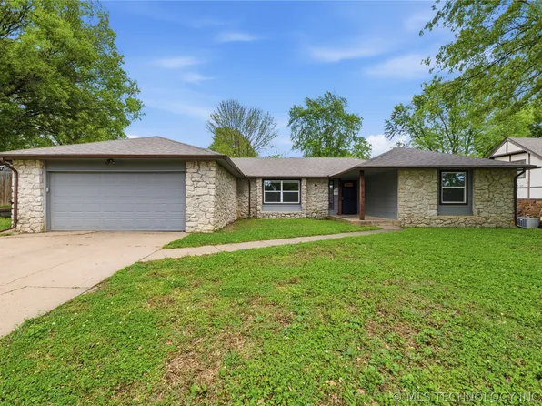 1906 Rolling Hills Dr, Bartlesville, OK 74006