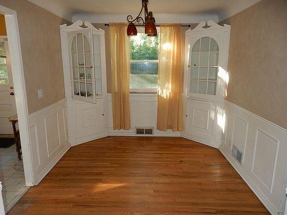 4th image of 1369 Teakwood Ave