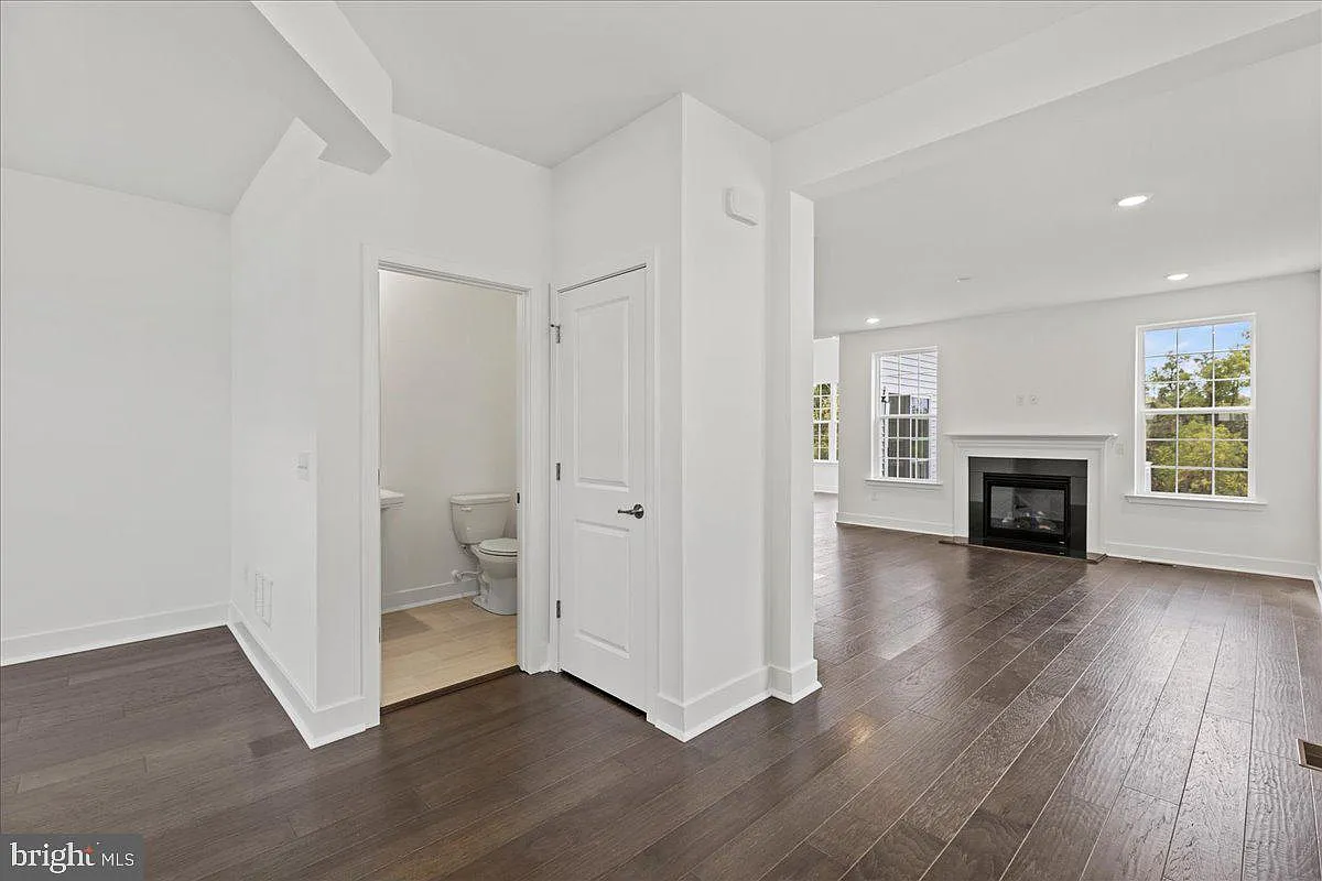4 bed, 3.5 bath, $6,000 — Photo 4