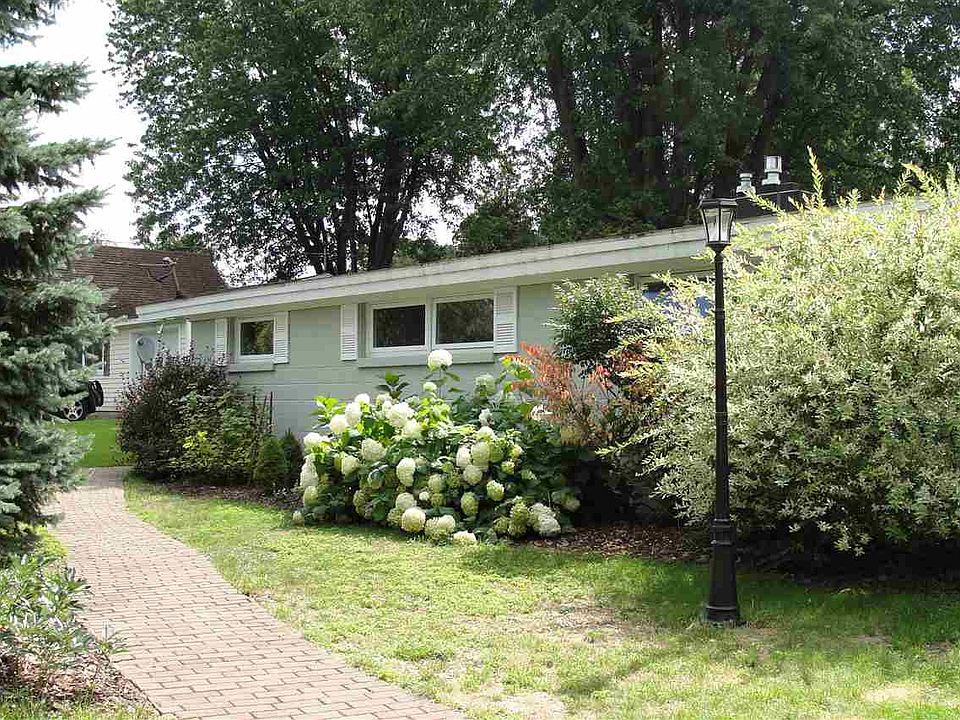 1st image of 10 Hillcrest Dr
