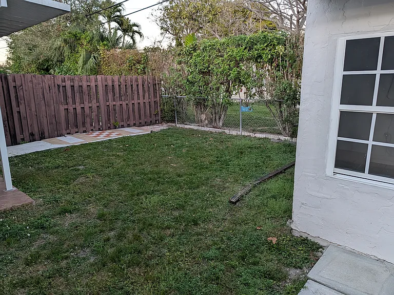 1037 SW 76th Ave — Photo 13
