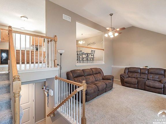 5th image of 120 Twin Cedar Dr