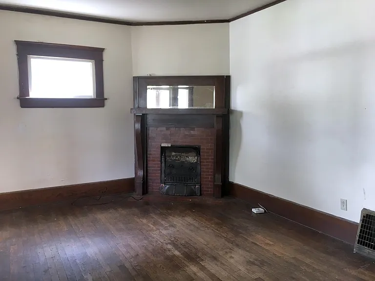 588 Schiller Ave — Photo 3