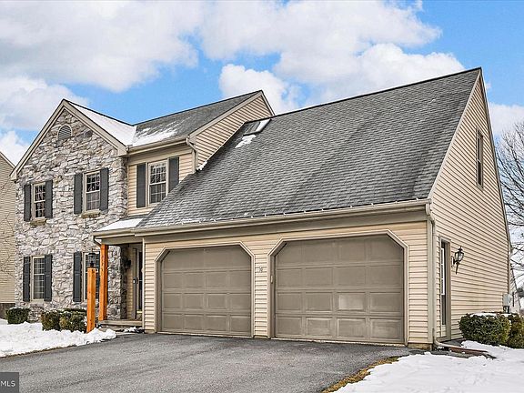 2nd image of 312 Laurel Oak Ln