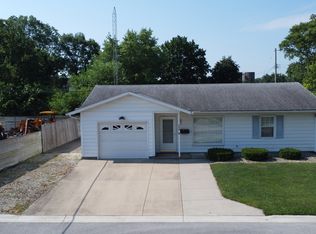 100 W Herron Ct, Watseka, IL 60970