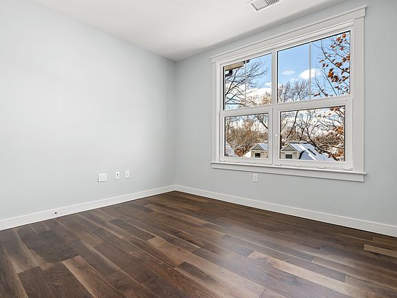 5th image of 109 Babcock St #314