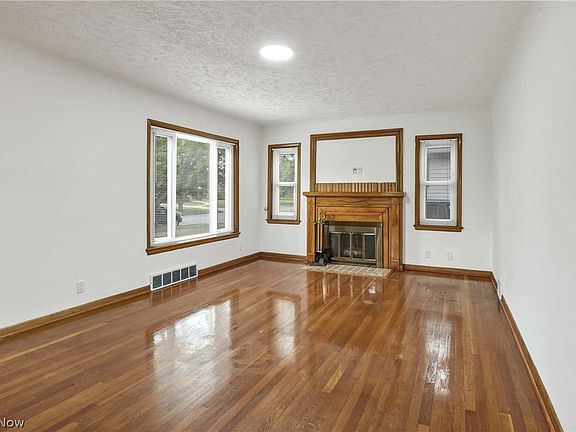 5th image of 3802 Forestwood Dr