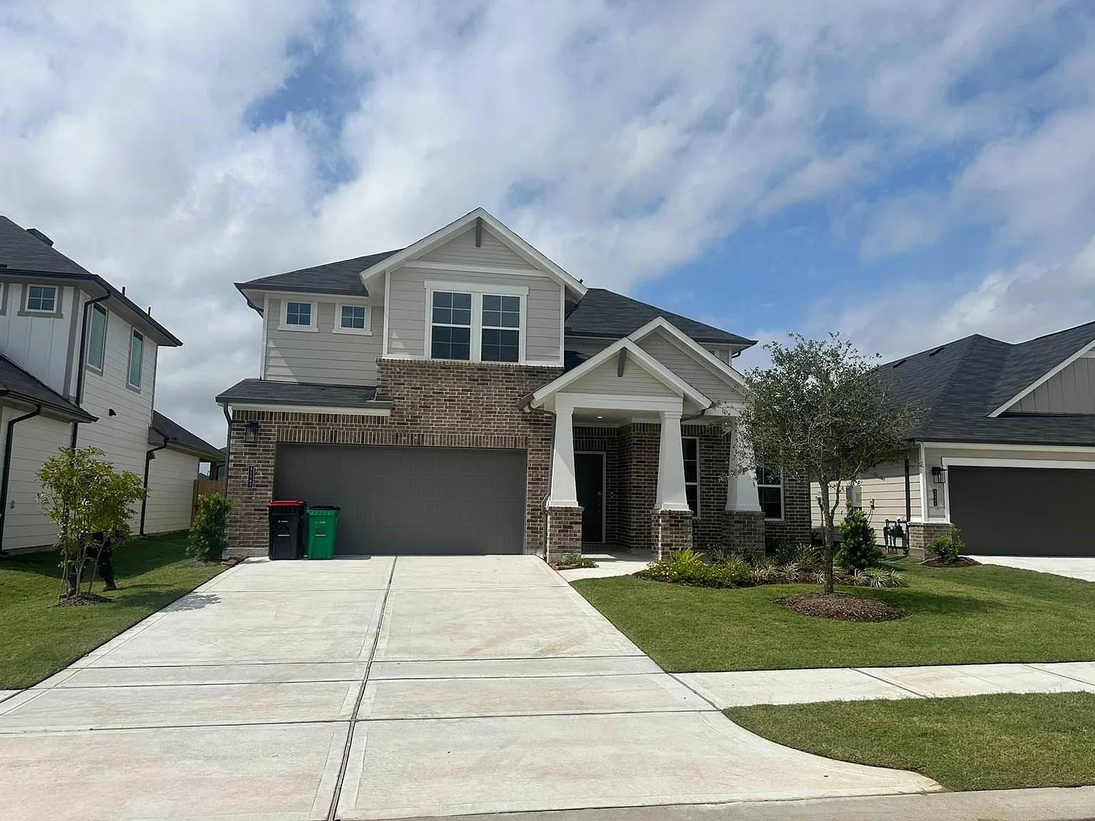 5 bed, 3.0 bath, 2545 sqft, $3,800 — Photo 2