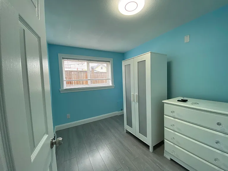 3305B E 25th Ave — Photo 8