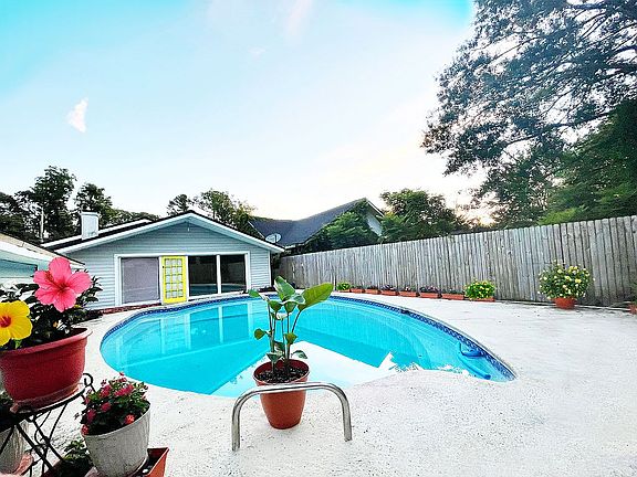 Jumbo Sized Gunite Pool